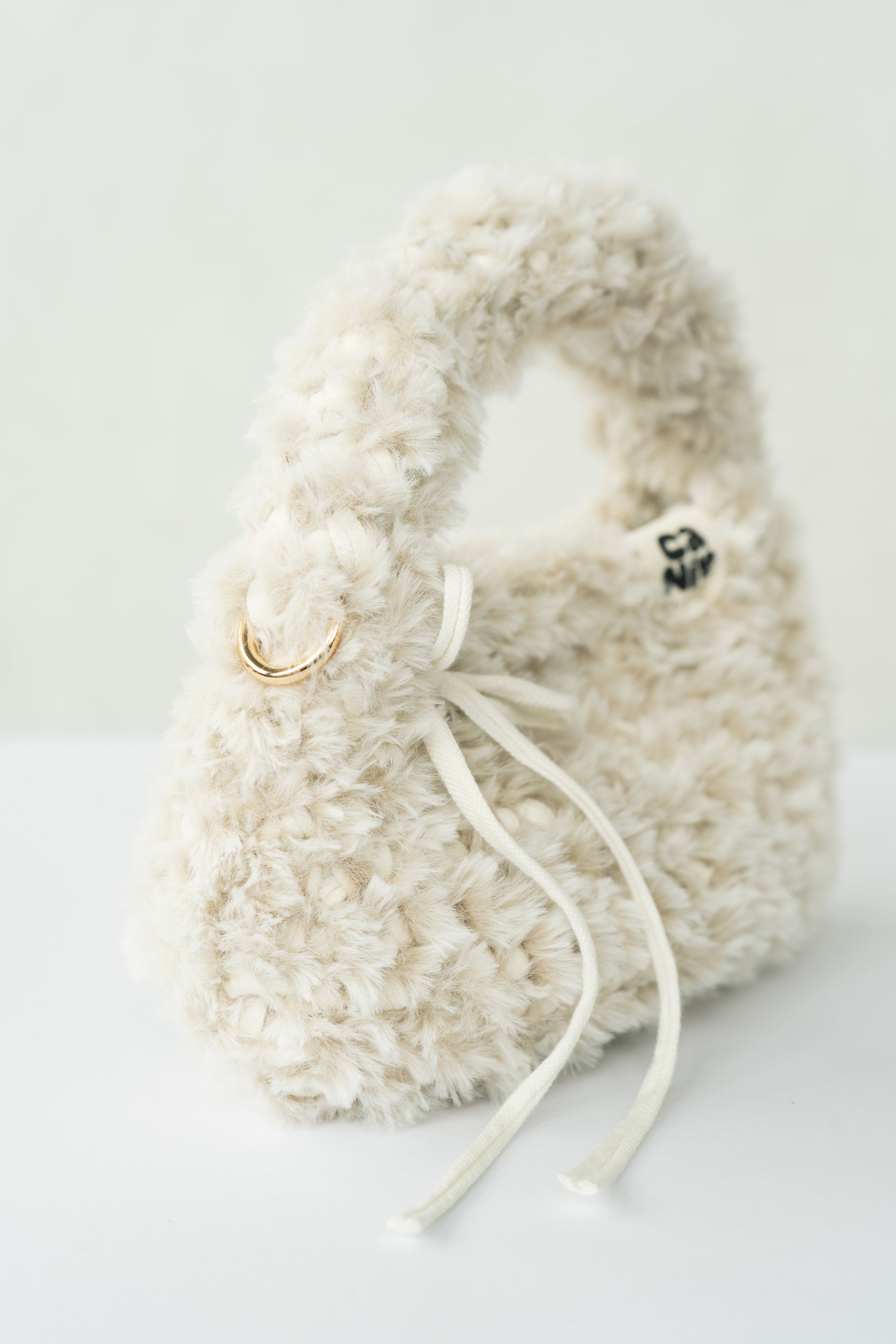 ARI – fluffy white Bridal Edition