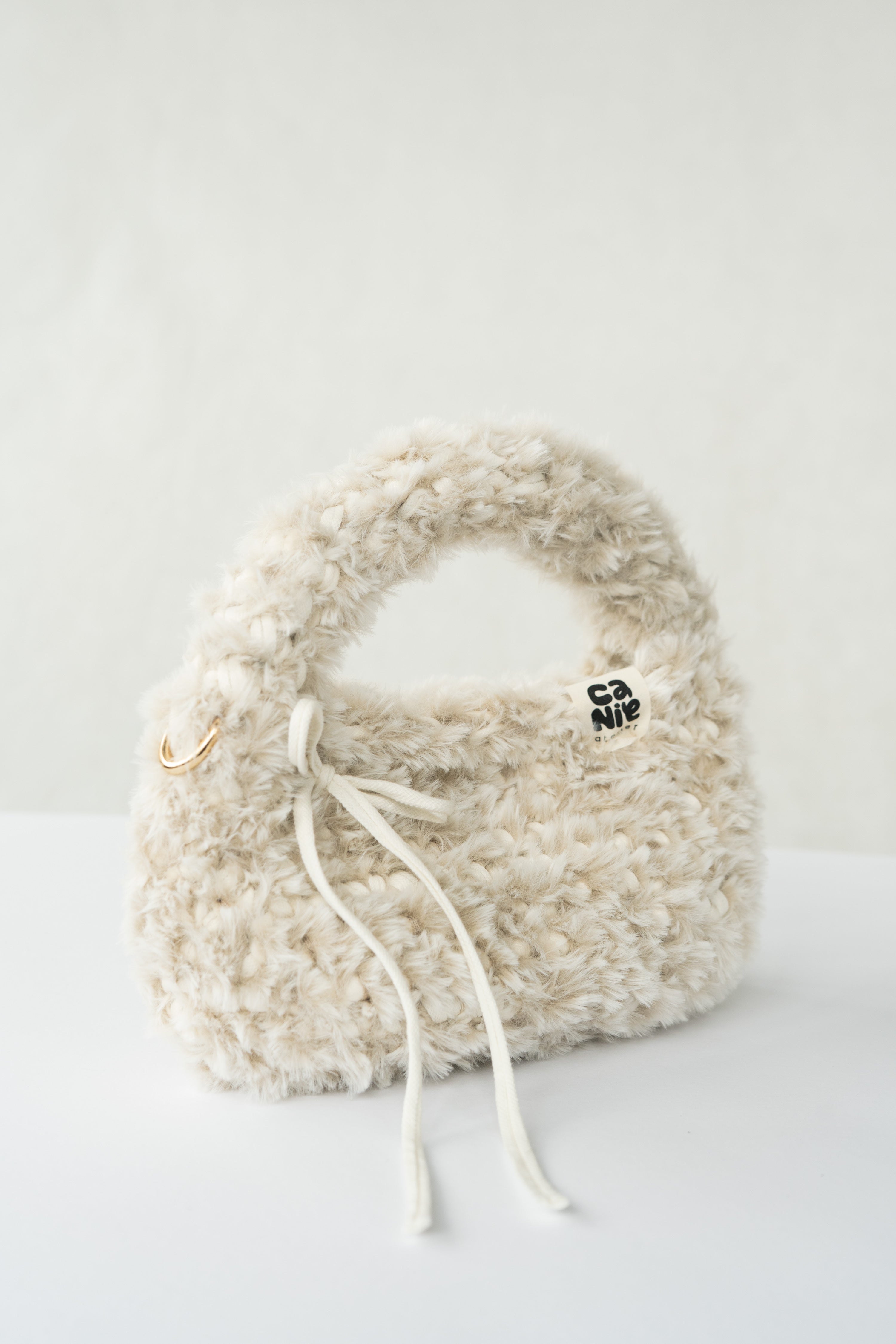 ARI – fluffy white Bridal Edition